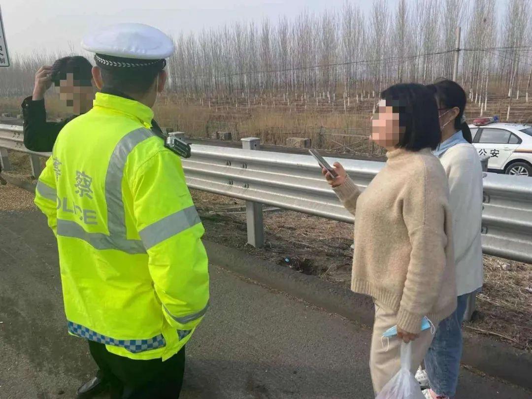 我第一次坐警车是因为他们的善良