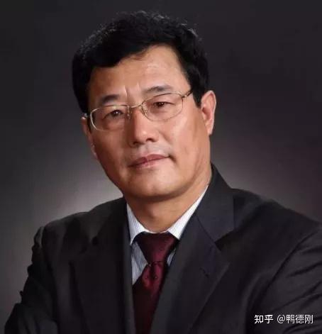 1926年,山东大学文学院下初设中国哲学系,其后的几十年,闻一多,赵纪彬