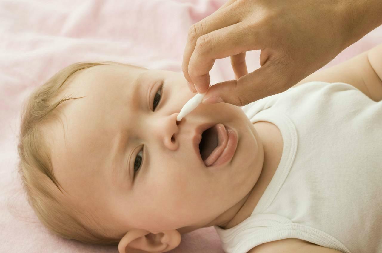 宝宝经常抠鼻子，该怎么纠正？__小豆苗疫苗助手