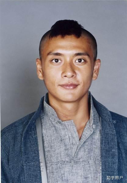 如何评价黄宗泽的长相?