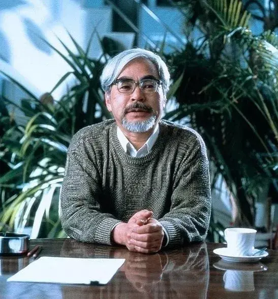 天空之城久石譲 一提起宫崎骏,或许我们脑子里立刻就会闪现出他的