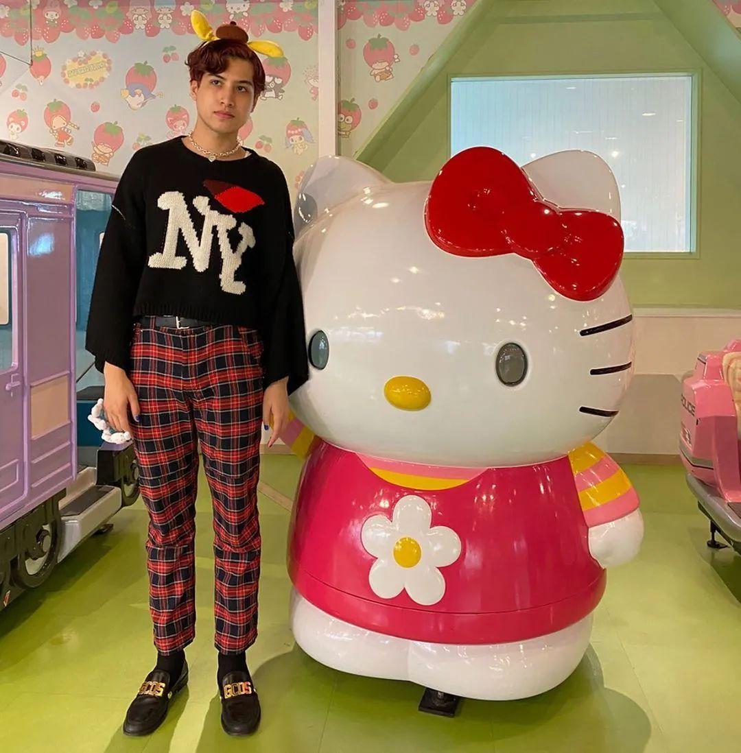 upopfunkyboy追星追成超级新星身高193的混血kol成名史