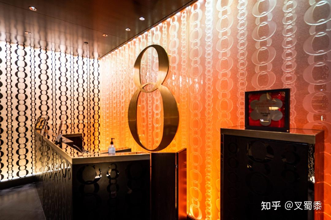 『8餐厅』开在澳门地标建筑『新葡京酒店』里,是澳门唯一连续7年获得