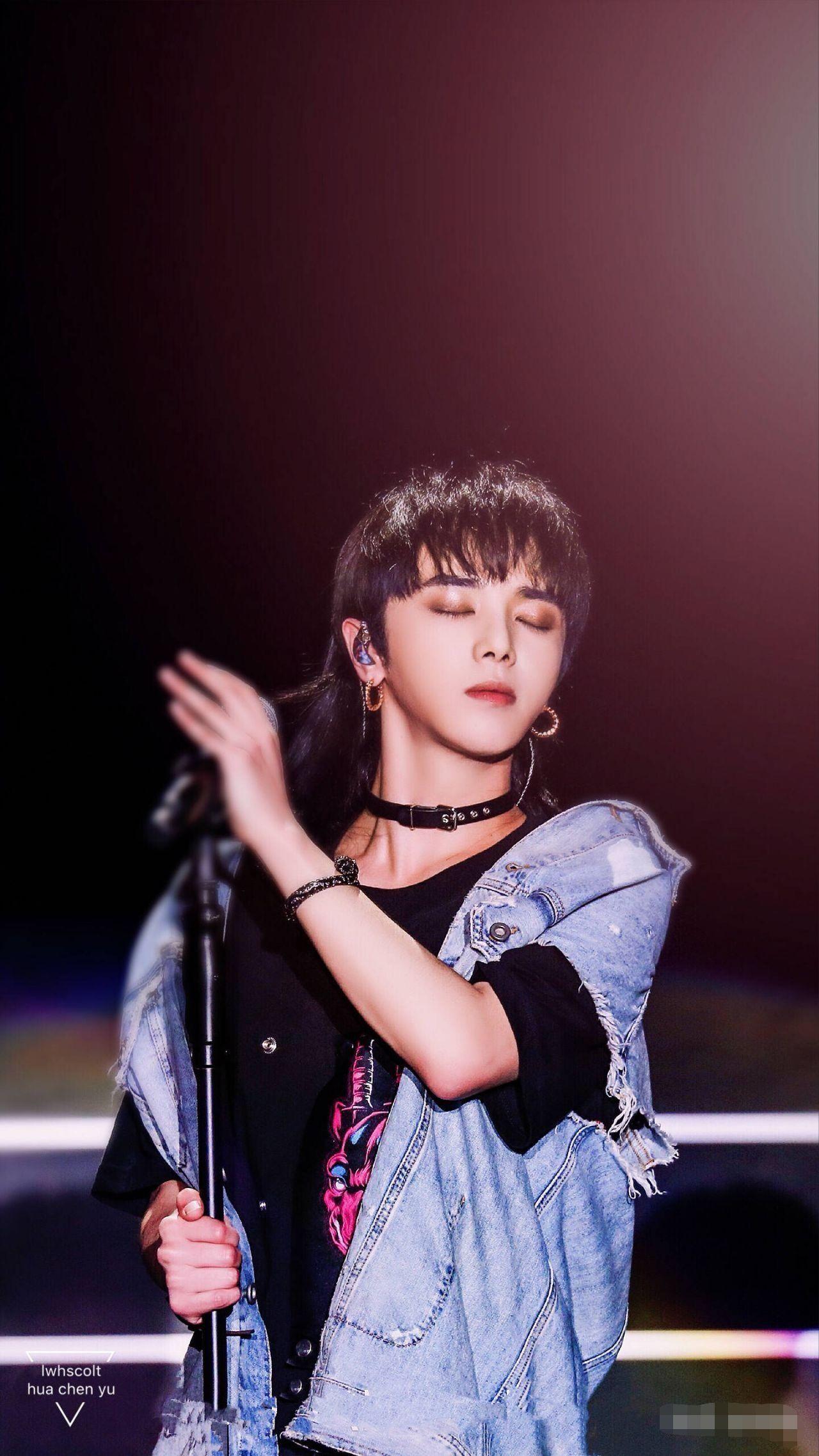 有没有华晨宇的高清图片有笑容更好卷儿美人更好