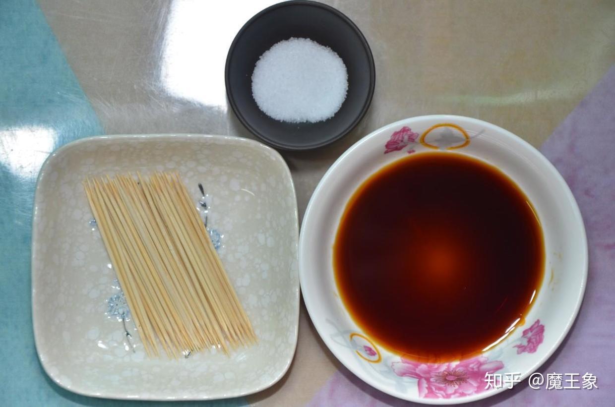 食用油,食盐白芝麻(熟芝麻),葱花,牙签,生抽,鸡脯肉,土豆(洋芋),本期