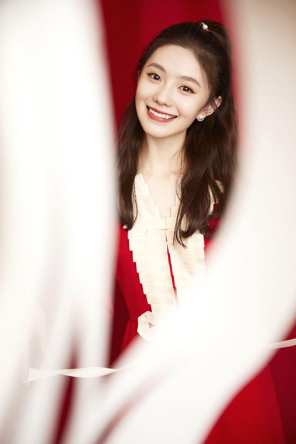 刘浩存盈盈花盛处