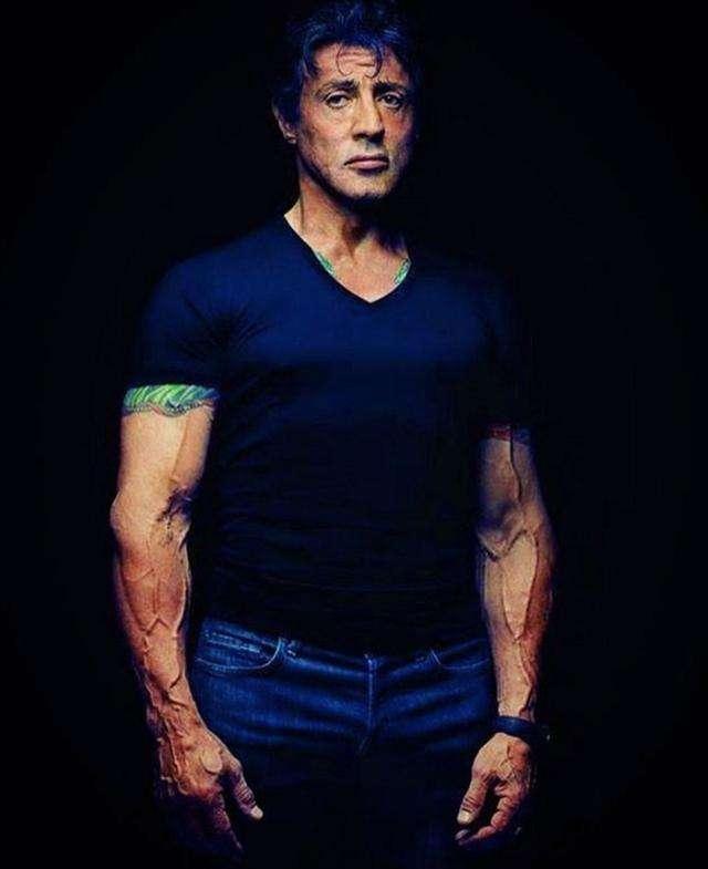 真相了原来史泰龙的肌肉是这么练得