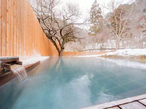 日本冬天温泉图片