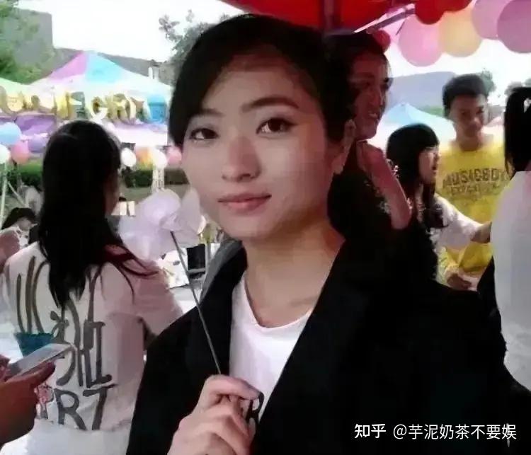 澳洲杨兰兰是谁?五层“身份套娃”揭秘:她或许根本就不存在 - 知乎