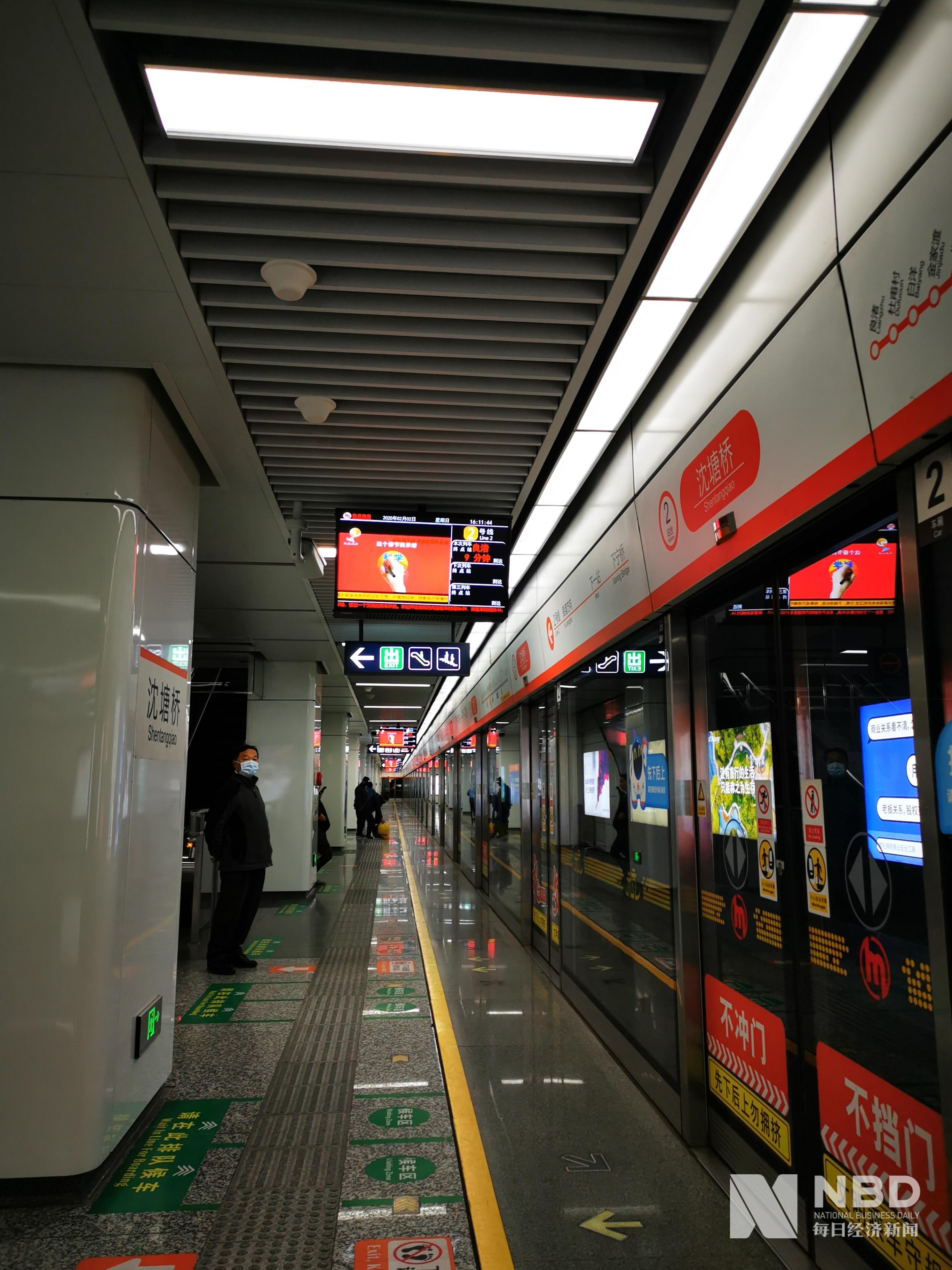 杭州战疫前线严卡通道关