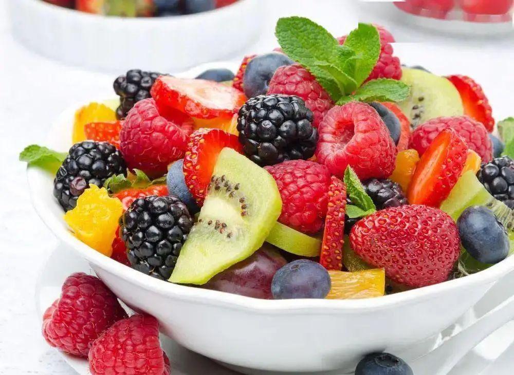 护眼,这些食物吃起来高度近视容易引发多种严重并发症,比如白内障