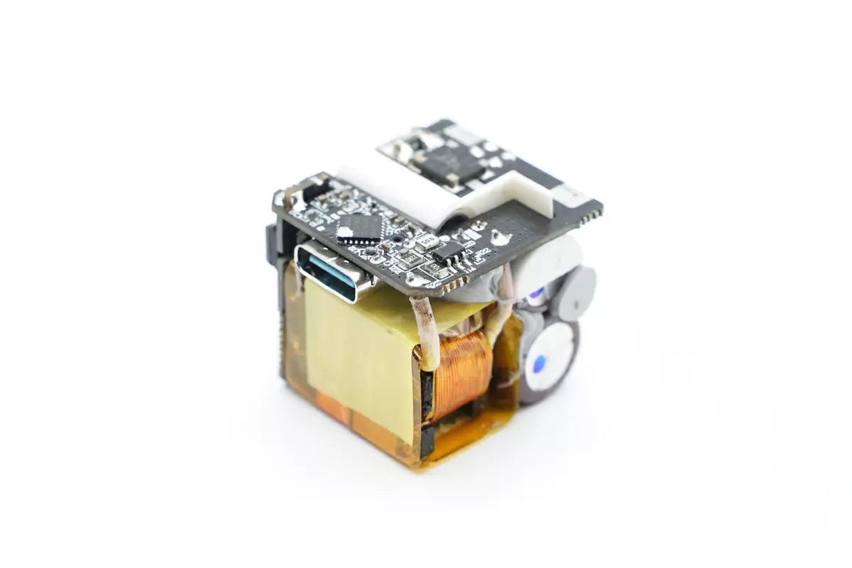 安克迷你30w氮化镓充电器拆解