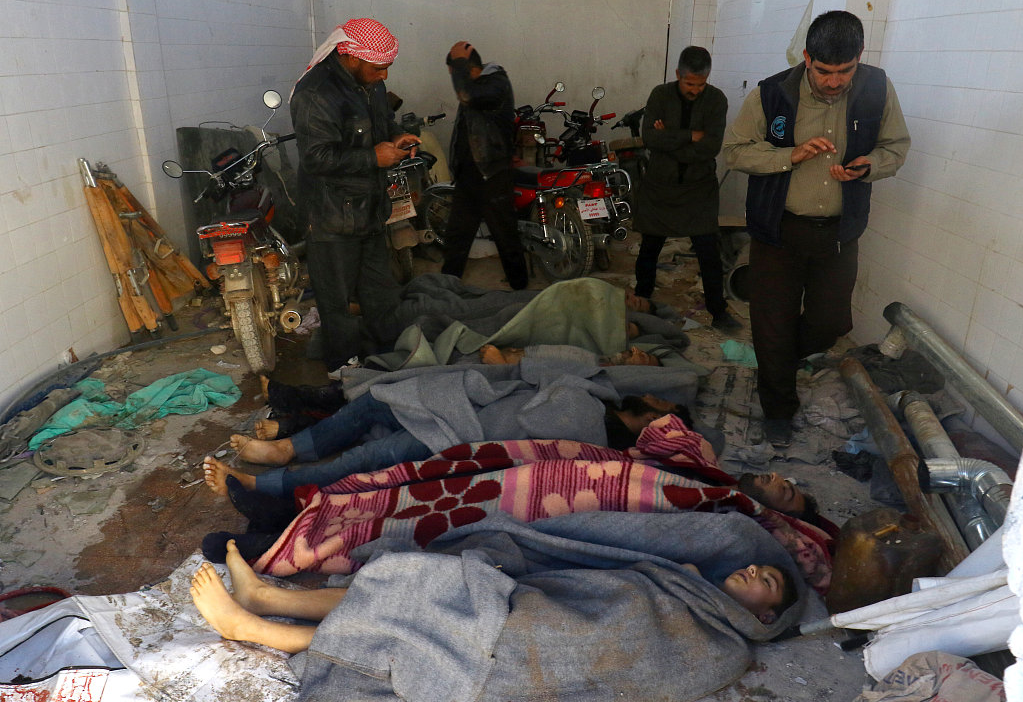 二叙利亚小镇遭多架战机空投毒气 58人死亡