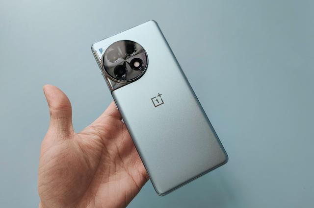 还是高配内存版本,轻松使用五年都不会有问题,它就是oppo旗下一加ace2