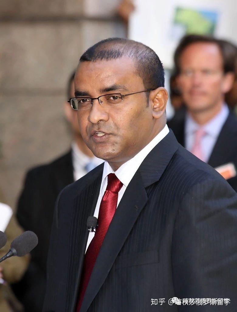 巴拉特·贾格迪奥(bharrat jagdeo),于1999年到2011年任圭亚那总统.