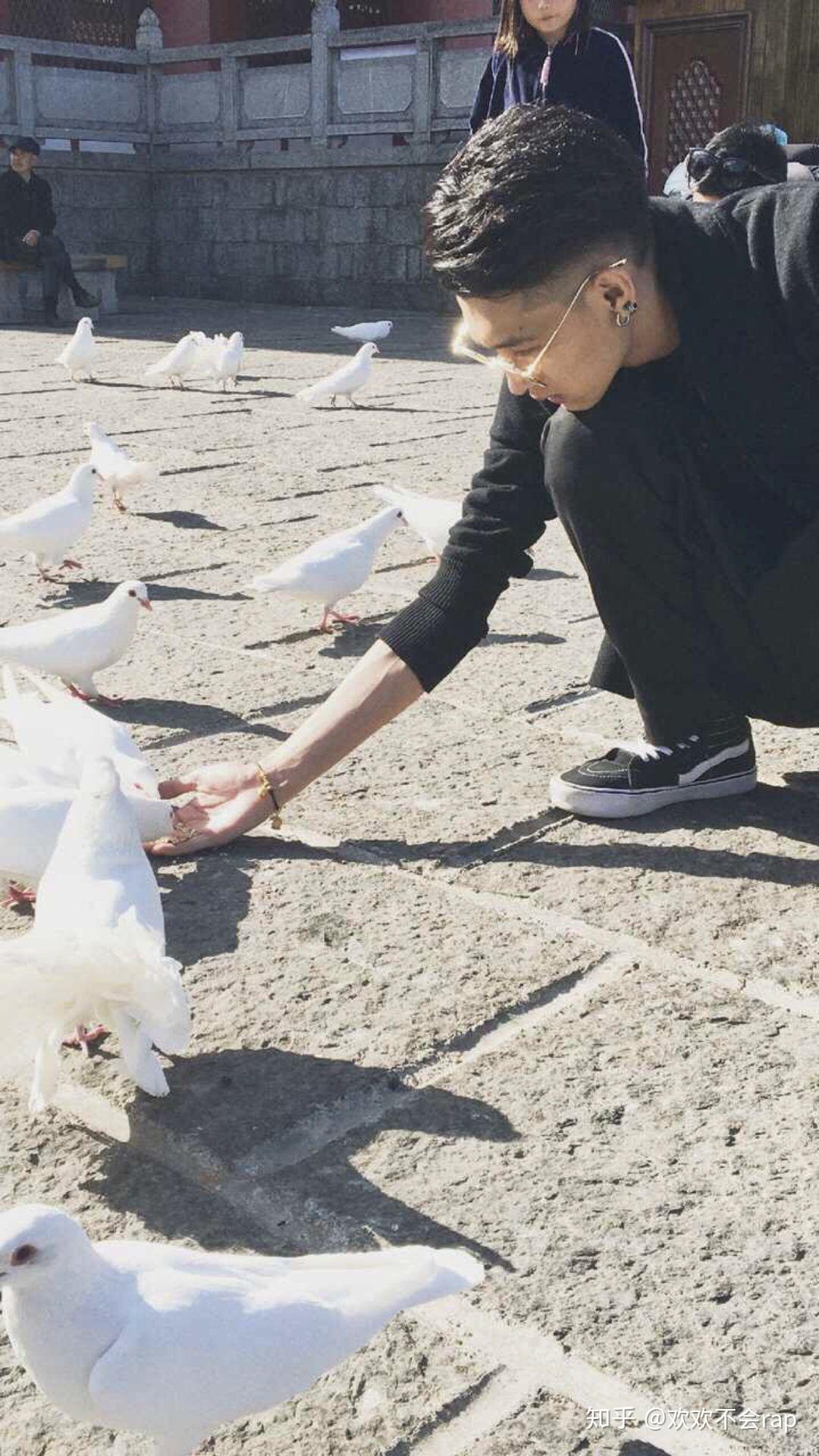 想要秦霄賢的全面屏壁紙有沒有好看的人兒可以給我分享幾張謝謝