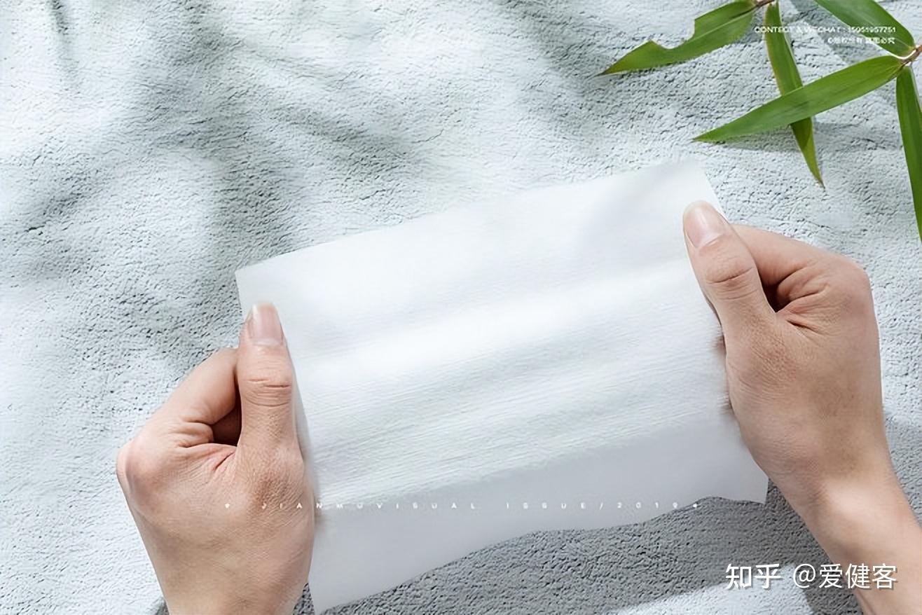 1,干纸巾这大概是普通人最常用的擦屁屁工具,虽然很常见,但用起来也是