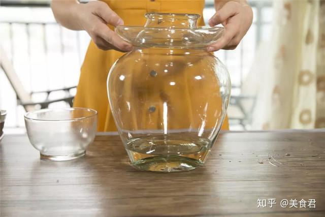 泡菜坛子制作的过程 v2-4d73381ac9c51037838452b5df2b2e87_r.jpg