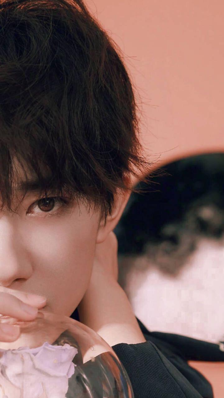 易烊千玺灾开头是否存在抄袭ladygaga的artpop专辑同名曲?