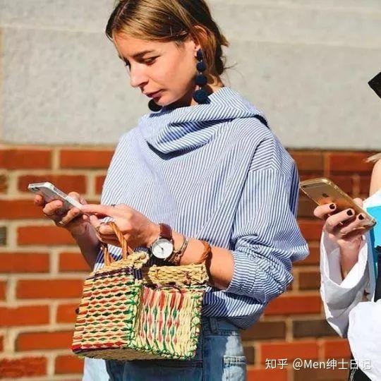 夏日菜篮手提包突然就火爆了欧美女人真会玩这样都能成时尚
