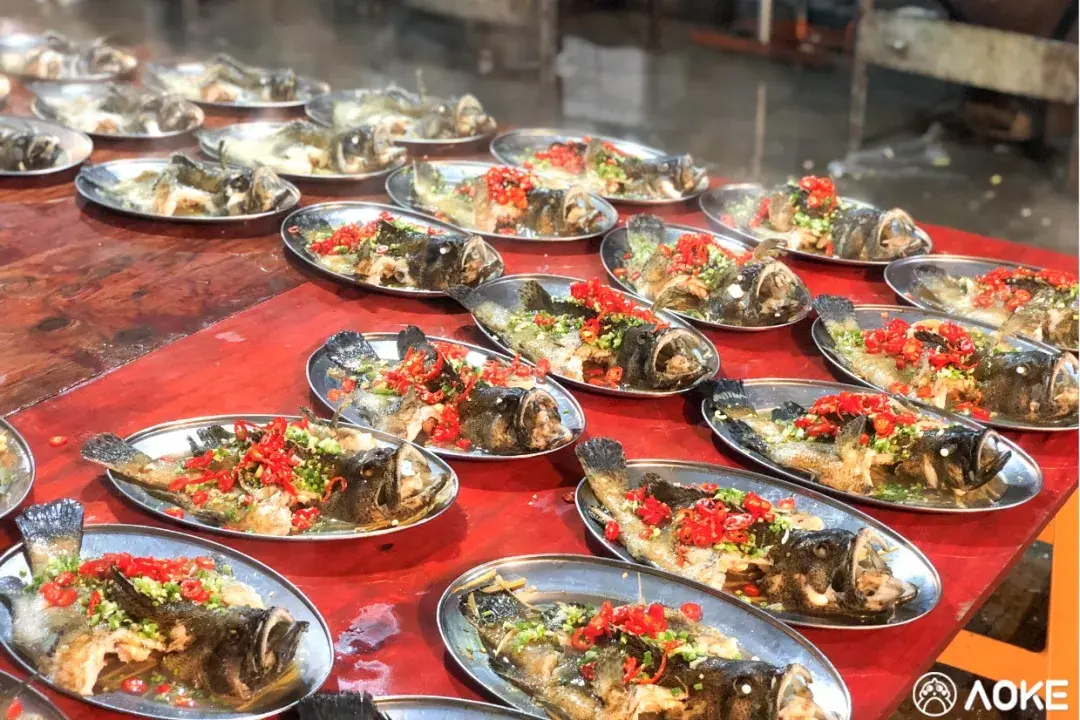 露天厨房架大锅,城市里难得一遇 - 知乎