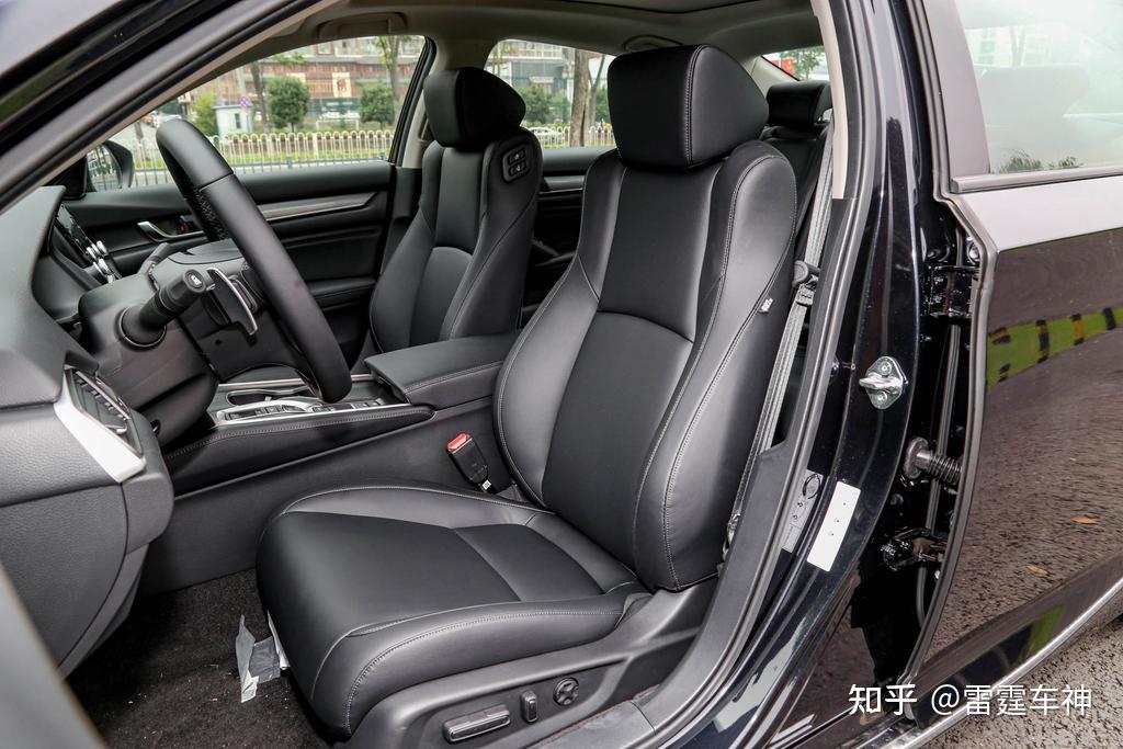 2021款的雅阁,符合入门即高配这句话,这也是新款雅阁的价格为20.