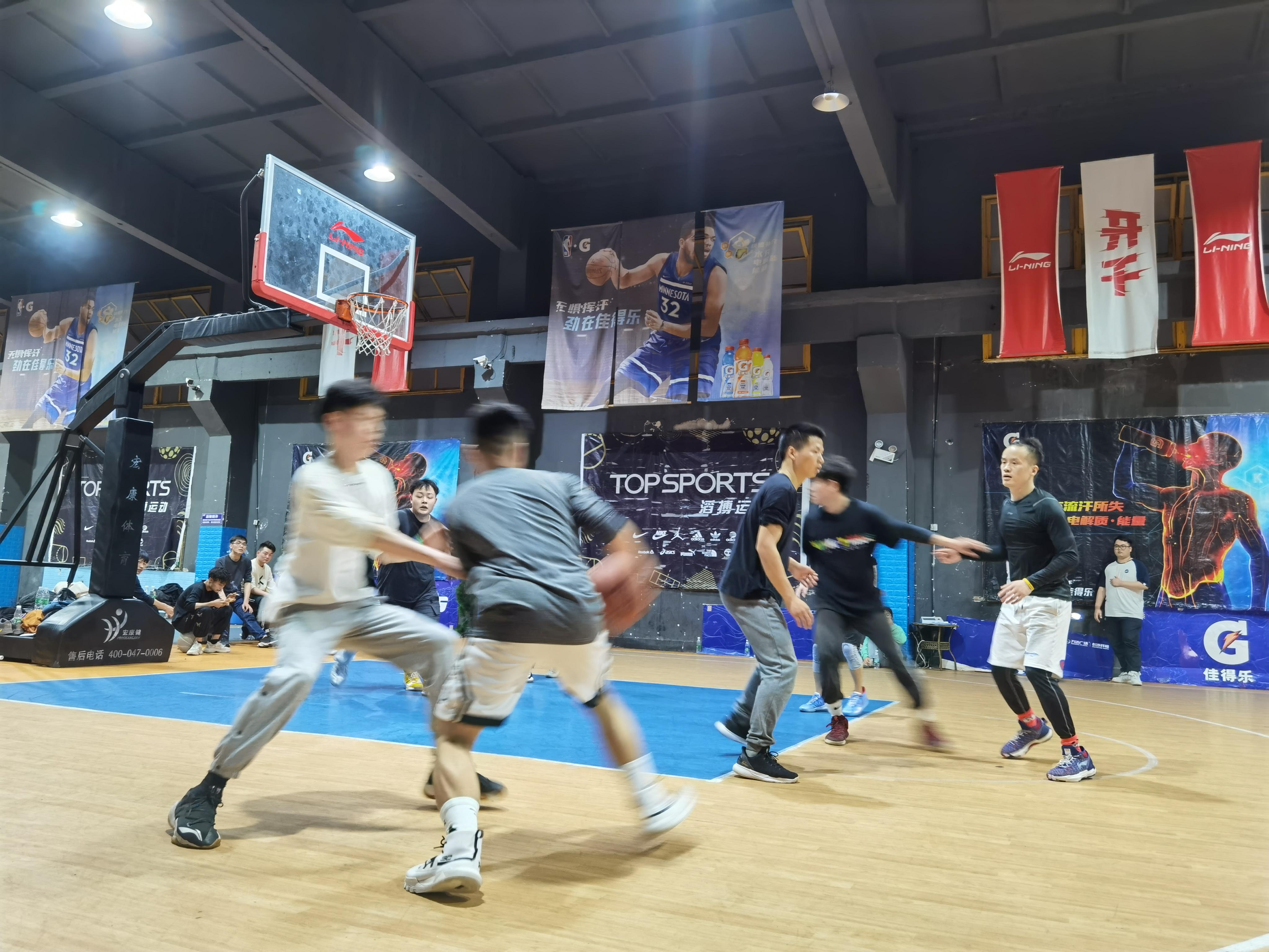 湖畔篮球锤献给每一位篮球迷