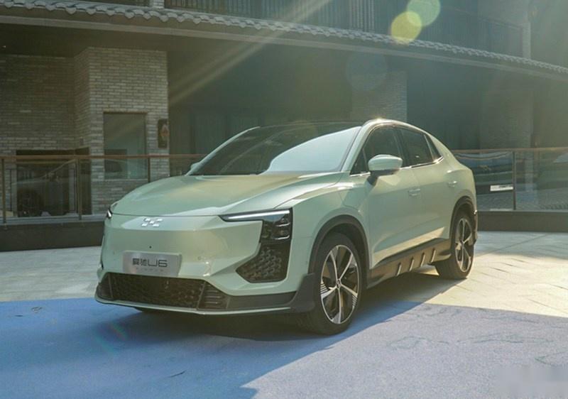 爱驰u6实车亮相新增两种车身颜色