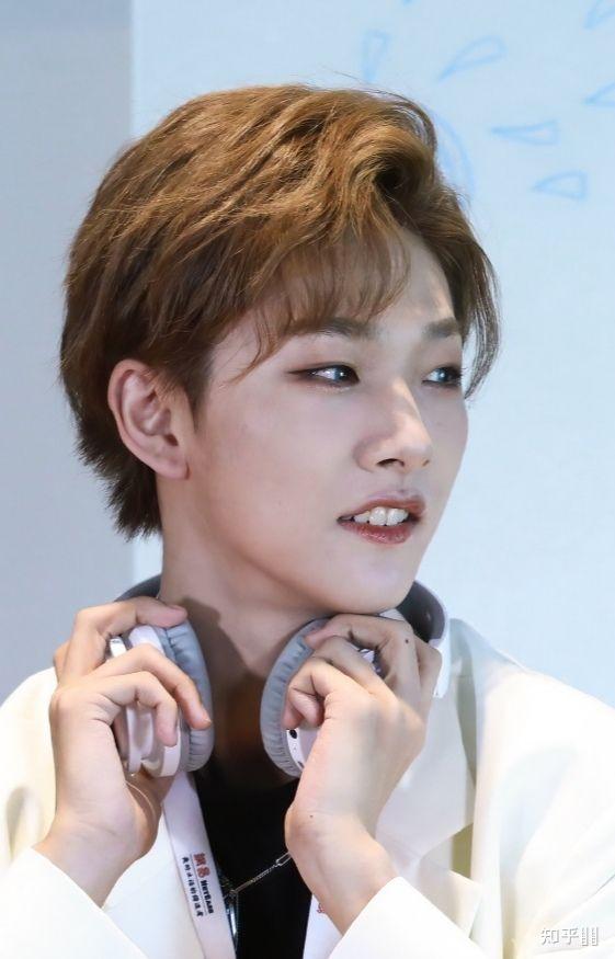 胡烨韬真的好看吗天天好多人在那吹他盛世美颜说他漂亮