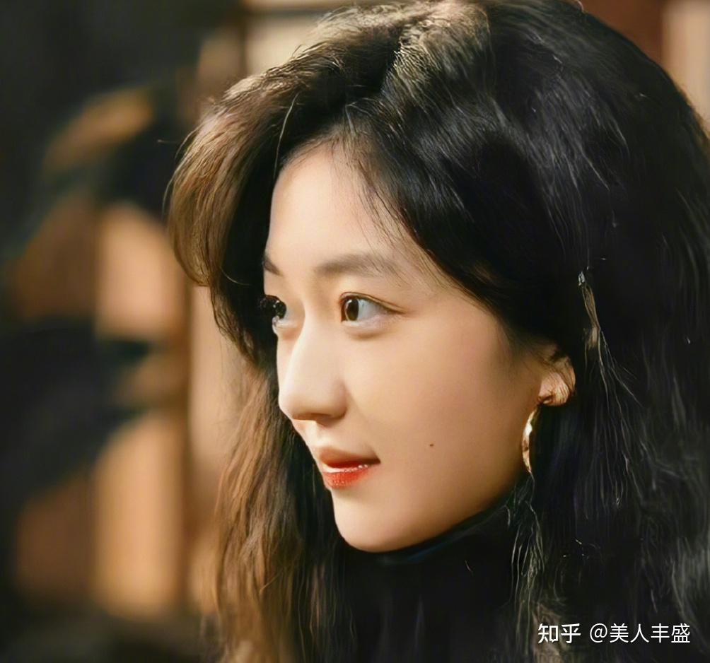 这种酷似全智贤却比全智贤更"我见犹怜"的美貌,在95后演员中,应该可以