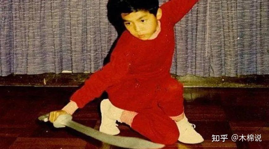 出生于武术世家的吴京,童年可一点儿也不轻松.