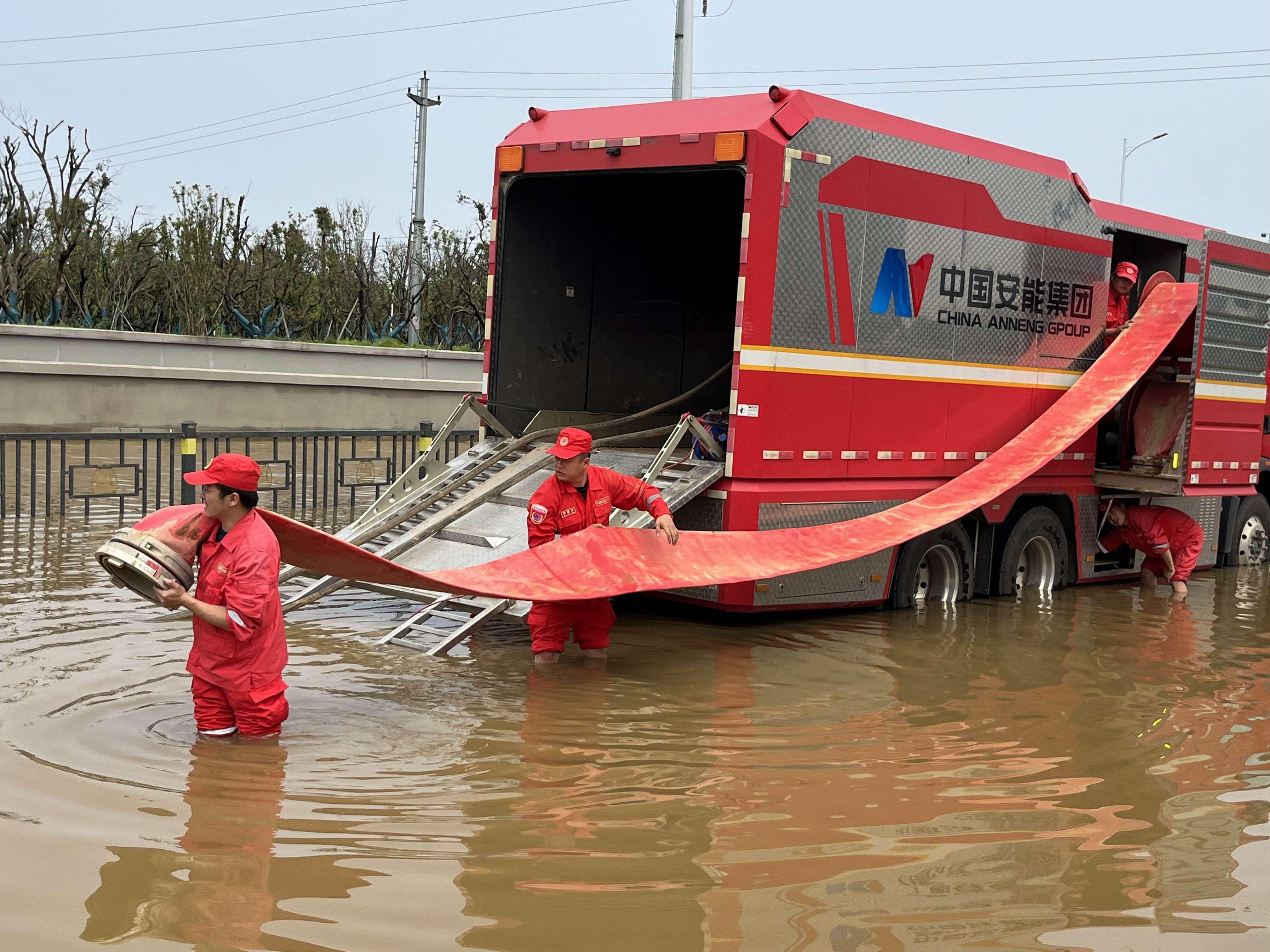 南昌市区内涝中国安能二局南昌救援基地紧急出动处置险情