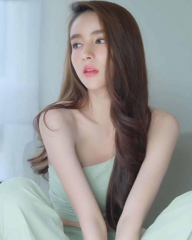 高颜值yoshi清纯美人曾是最受瞩目娇点