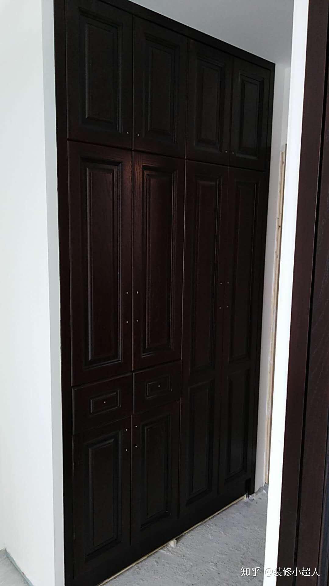 业主定制的美国红橡,黑胡桃色柜门这是安装了吊顶石膏线以后整个过程