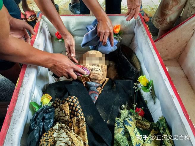 印尼少数民族托拉查人的野蛮风俗,每3年举办一次的"