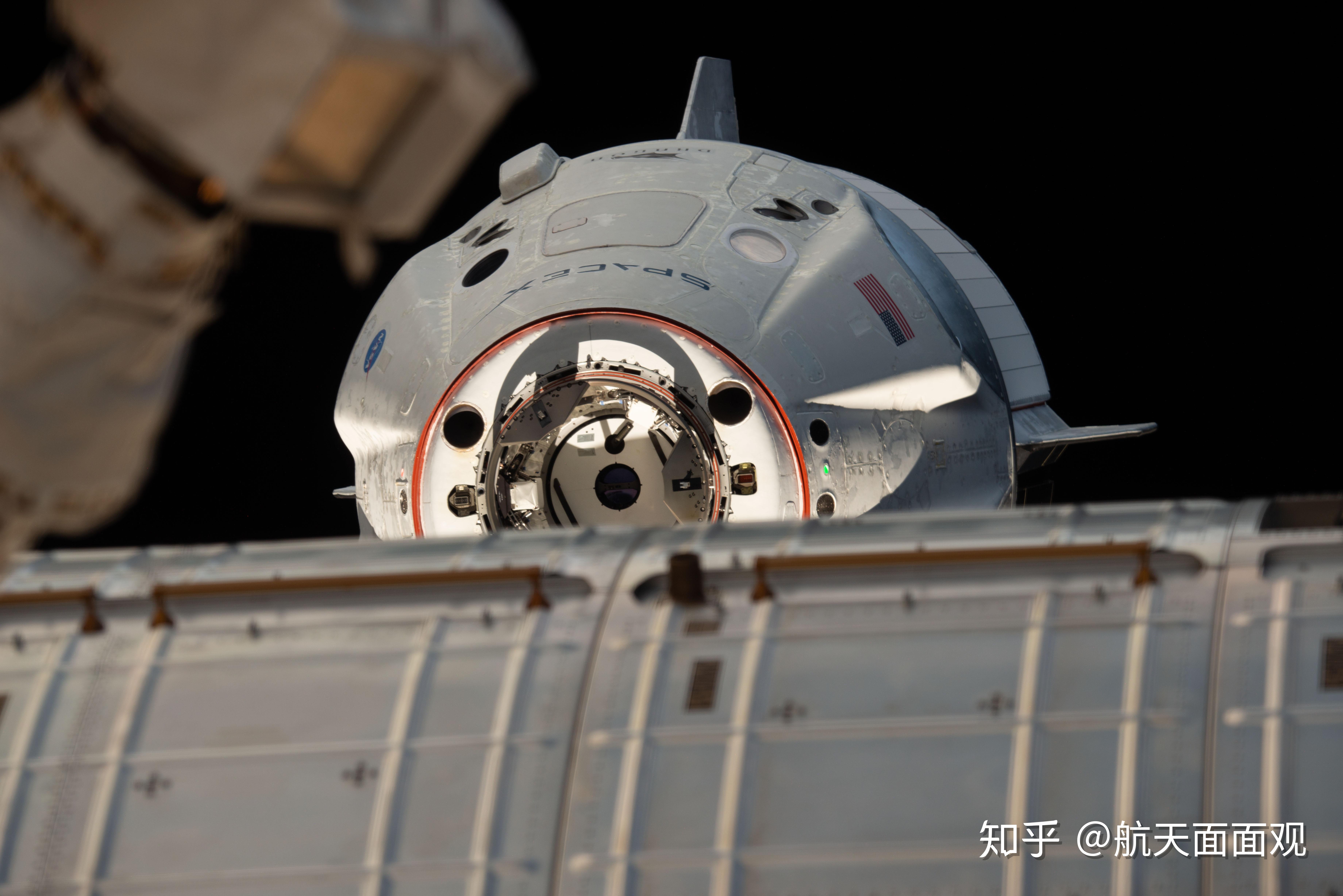 spacex载人龙飞船成功发射两名宇航员前往国际空间站