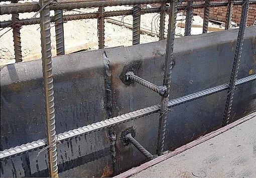 (2)接头形式:折叠咬接或搭接(搭接长度不得小于20mm,咬接或搭接必须