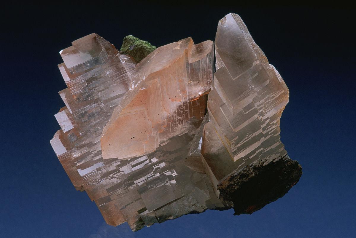 [友克鑫礦業]dd118約重356g-藍磷灰石原礦 磷灰石 Apatite 天然水晶 無加工未拋光原石 藍磷灰 | Yahoo奇摩拍賣