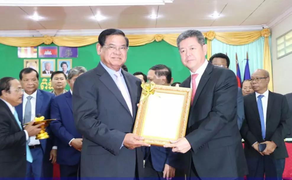 柬埔寨西港省长郭宗朗东盟博览会期间参观广西工业设计城