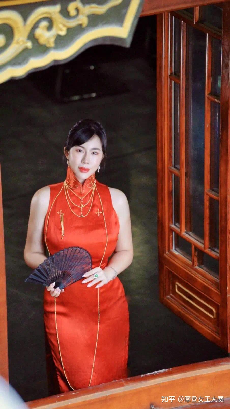 许曼芸许菲芳荣获摩登女王大赛中国总决赛冠军芳华组冠军