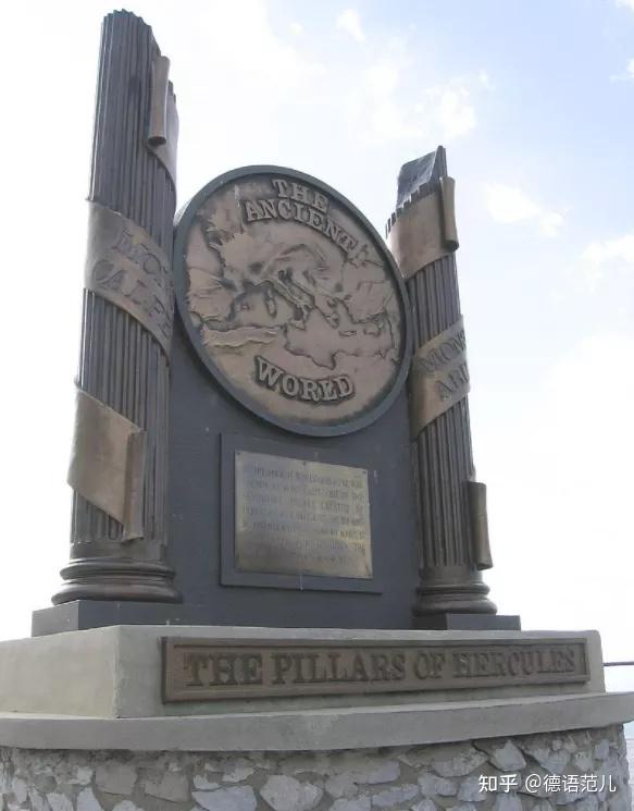 看到双石柱及plus ultra字样:在西班牙城市melilla(梅利利亚)的市徽上
