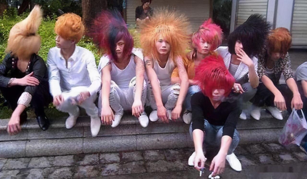 世间再无"杀马特", 只剩一片"新穷人"|文化纵横