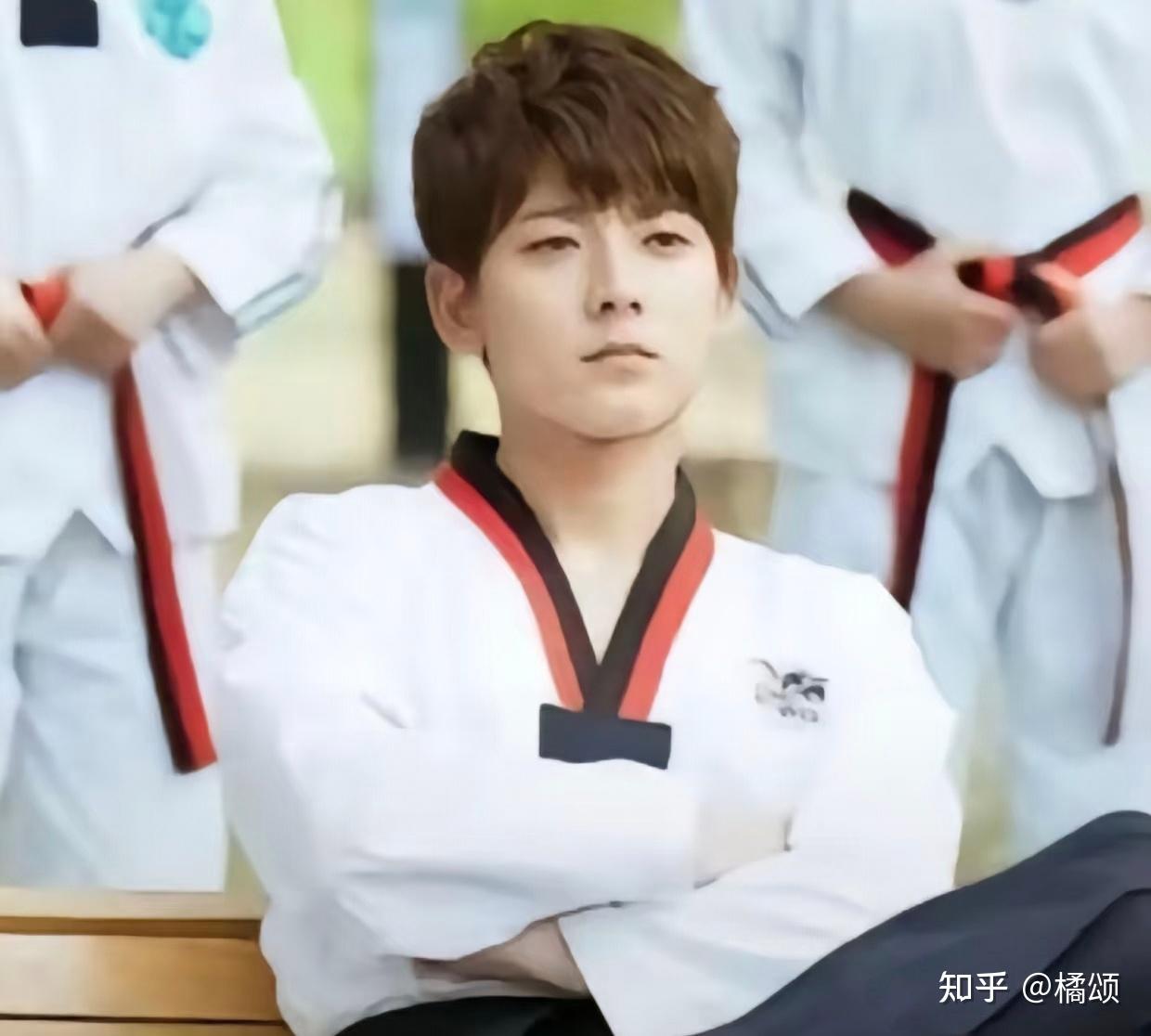 方廷皓的眼神,平日里带着不羁与骄傲,可望向戚