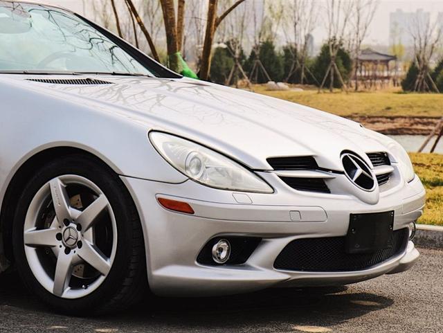 奔驰尽然是最有性价比的敞篷车锦和汽车商业中心带你看二手slk350