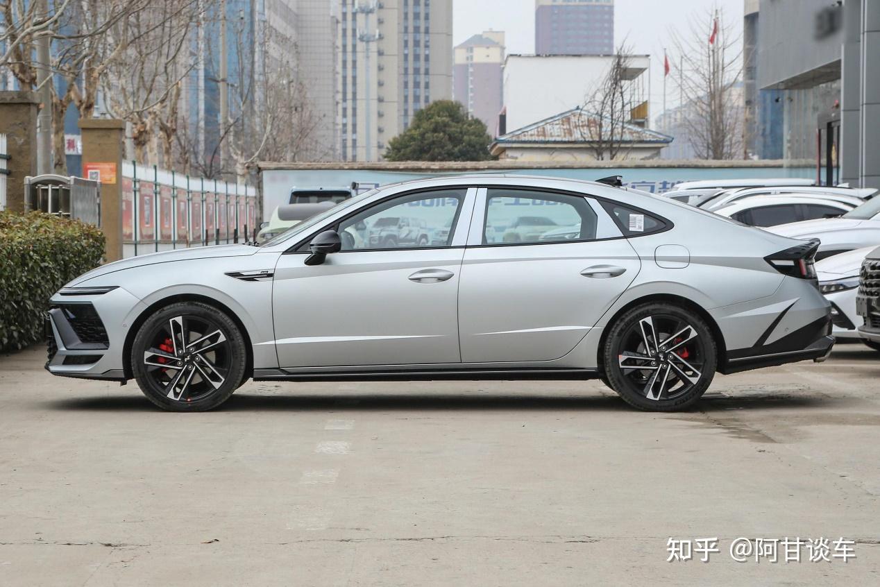 第11代索纳塔轴距2875mm标配8at合资品牌b级车新选择