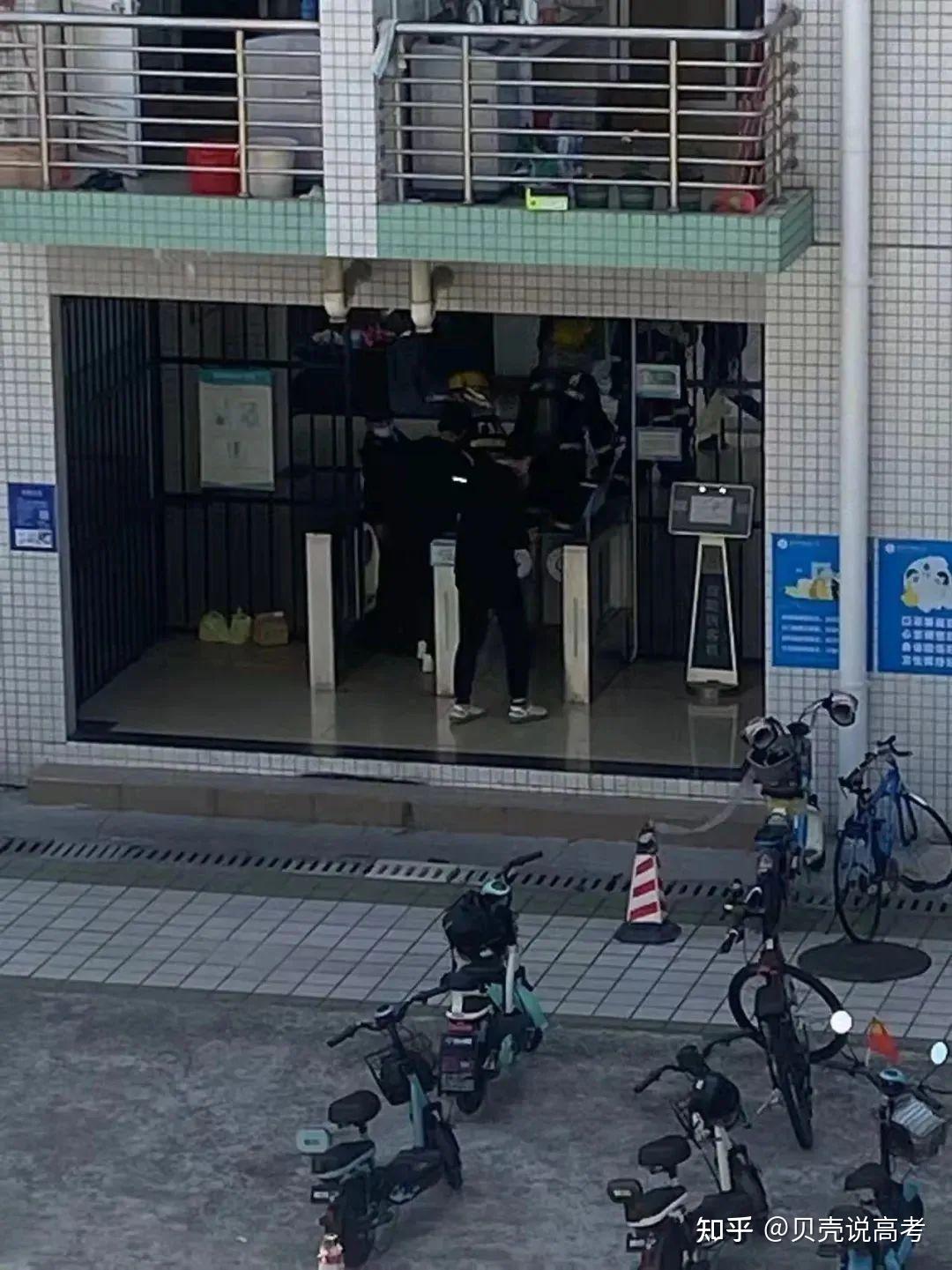 浓烟滚滚！广州一高校宿舍发生火灾！ - 知乎