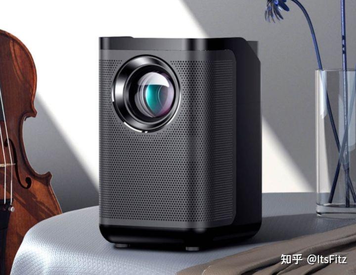 知麻mini相对于知麻diva pro便宜了200块,但是亮度相差无几,分辨率为