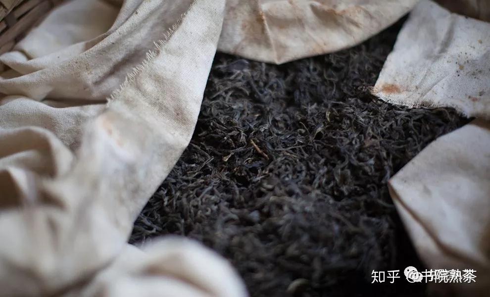 班长说茶第4期普洱茶渥堆发酵的5个转化阶段