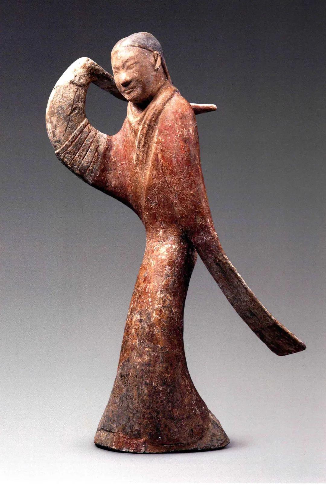 除此之外,东汉时期的击鼓说唱俑也是汉代俑中的"明星产品",说唱俑憨态