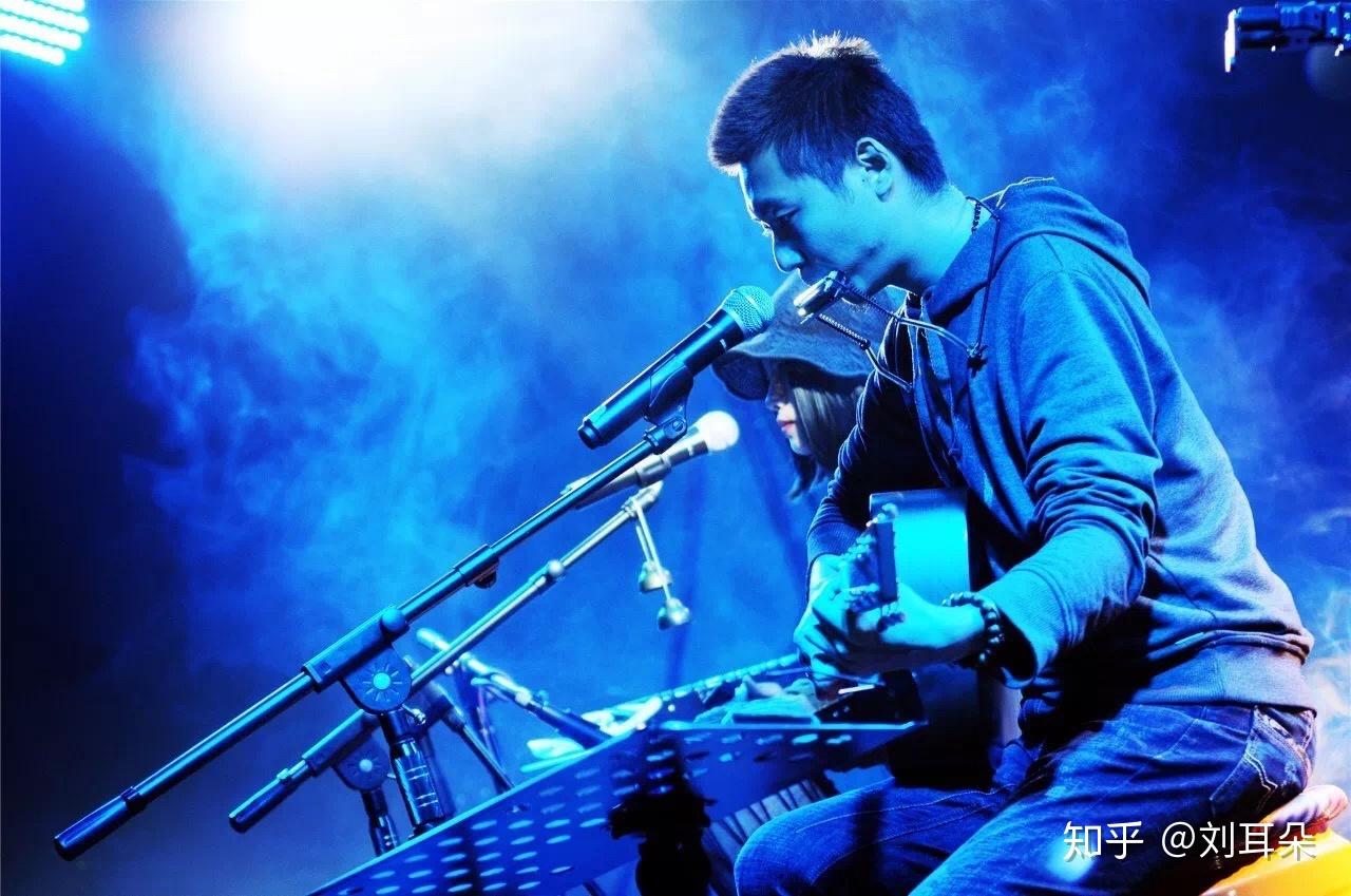 libera"为凤凰卫视欧洲华人电视歌手大赛决赛开场演出与现场伴奏